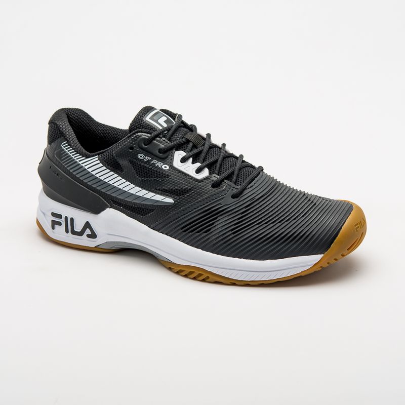 tenis fila no pé